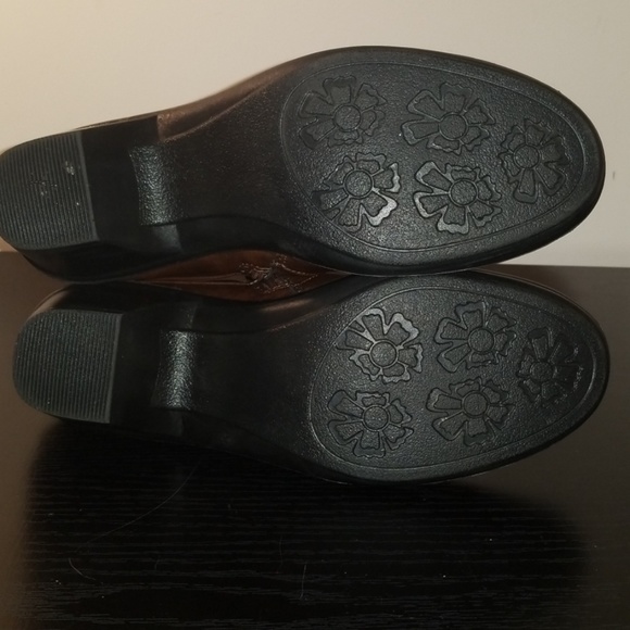 Brown Ankle Boots (EUC). - Picture 3 of 8